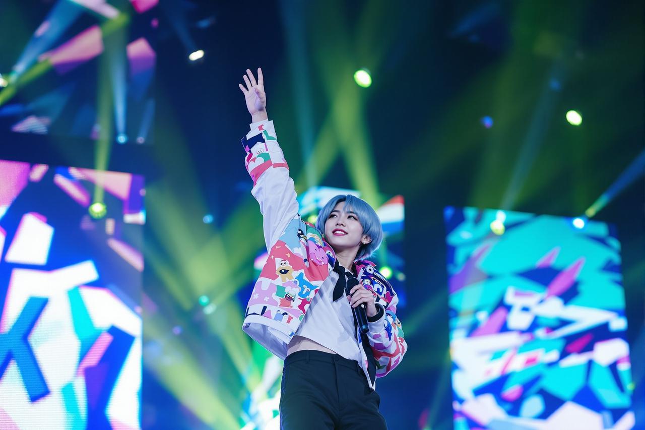 某偶像团体成员疑似退团，工作室账号突然停更，粉丝自发组织应援守护